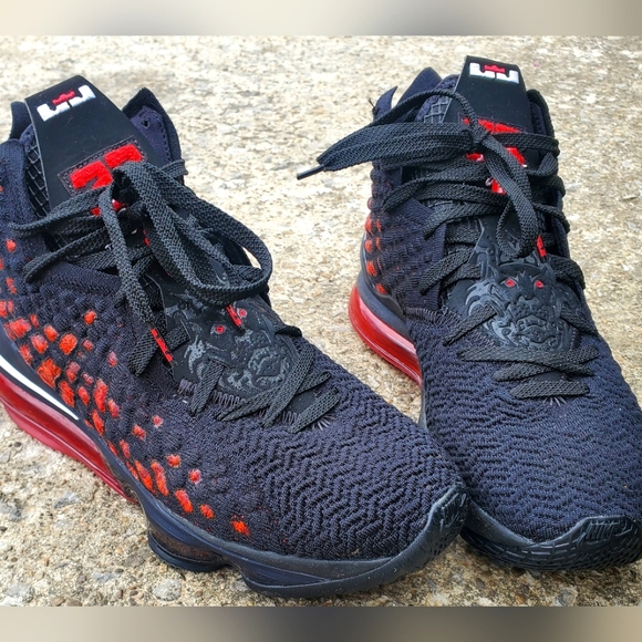 Nike LeBron 17 Infrared 2020 - Picture 1 of 7